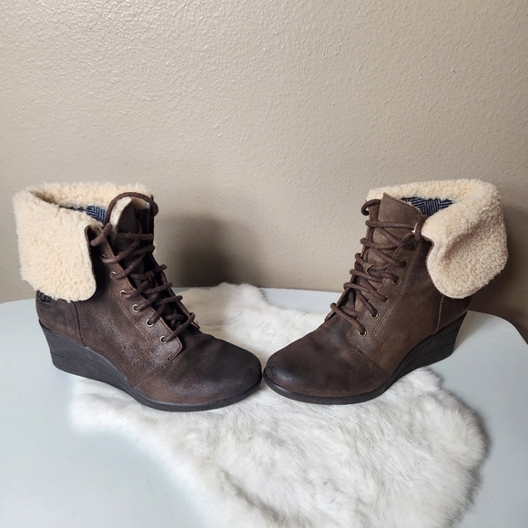 UGG Uptown Zea Brown Leather Shearling Wedge Boots-Size 9 - Picture 9 of 15
